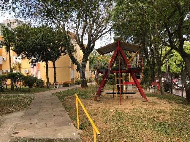 Lindo apartamento vendo ou alugo! no Bairro Passo da Areia. Com 02 dormitórios amplo, reformado, ensolarado, com living, banheiro , cozinha e área de serviço. Condomínio com muita área de jardim, play