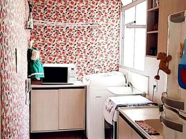 Ótimo apartamento dois dormitórios sala , cozinha e área de serviço e banheiro com azulejos até o teto , banheiro com box e chuveiro instalado , gás individual, com box na frente do apartamento box.&l