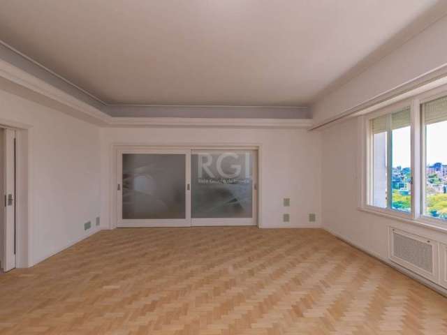 Vende-se lindíssimo apartamento, clássico no coração do Moinhos de Vento. Hall de entrada espelhado, living amplo em 3 ambientes, 3 dormitórios sendo 1 suíte, vista perene, bem iluminado e arejado, co