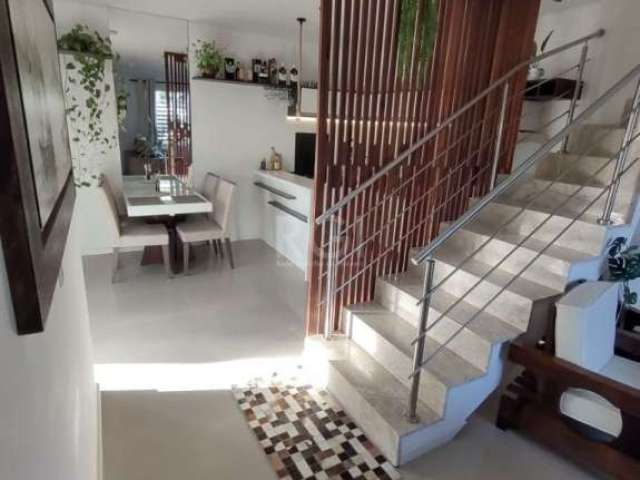 Excelente casa de 3 dormitórios, com 1 suíte ,2 banheiros  1 lavabo, amplo living, sala de jantar, piso em porcelanato, móveis sob medida, suite com  closet e varanda, Pátio com churrasqueira, garagem