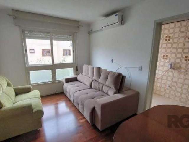 Vende-se apartamento 2 dormitórios, living em dois ambientes, cozinha ampla, área de serviço independente, amplo banheiro, vaga de garagem, fachada do prédio em textura e pintura.&lt;BR&gt;OBS: ficam 