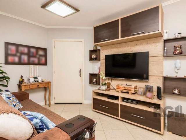 Apartamento no condomínio Village Center Zona Sul, com 3 dormitórios, semi mobiliado, living, banheiro com móveis planejados, espelho e box blindex, sacada estendida e fechada com blindex, móveis plan