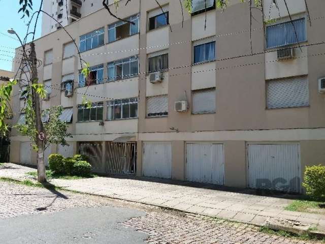 Apartamento localizado no bairro Passo D'Areia, com 78m² no 4º andar. Imóvel com 3 dormitórios, sala de estar/jantar, cozinha, banheiro social, área de serviço e pisos em cerâmica. Imóvel com posição 