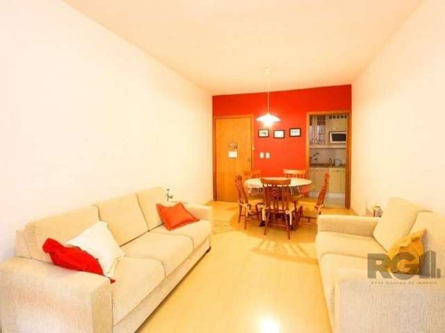 Vende-se apartamento amplo. com 2 dormitórios, com suíte, 2 vagas, living em dois ambientes, com lareira, sacada fechada com churrasqueira, banheiro social, copa e cozinha, área de serviço independent