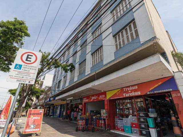 Apartamento localizado no bairro Cristo Redentor, com 79,13 m² no 3º andar. Imóvel com 03 dormitórios, sala de estar/jantar, cozinha, 01 banheiro social, área de serviço e pisos em cerâmica e vinílico