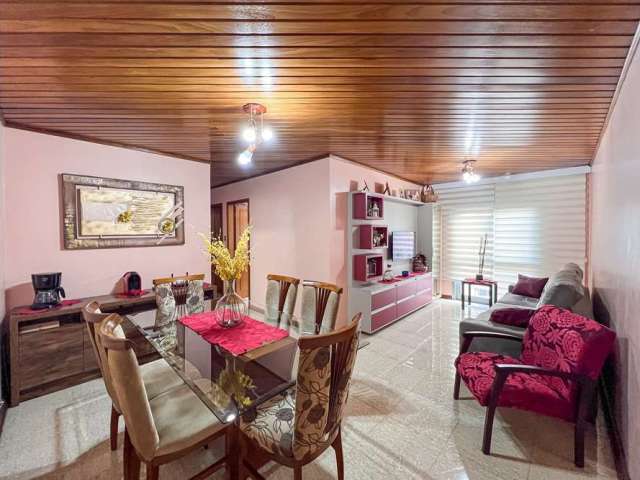 Excelente apartamento com 69 m², 2 dormitórios, 1 banheiro social, sala com dois ambientes, cozinha e área de serviços amplos. Vaga coberta para 1 carro. O Condomínio Jardim do Sol é composto por torr