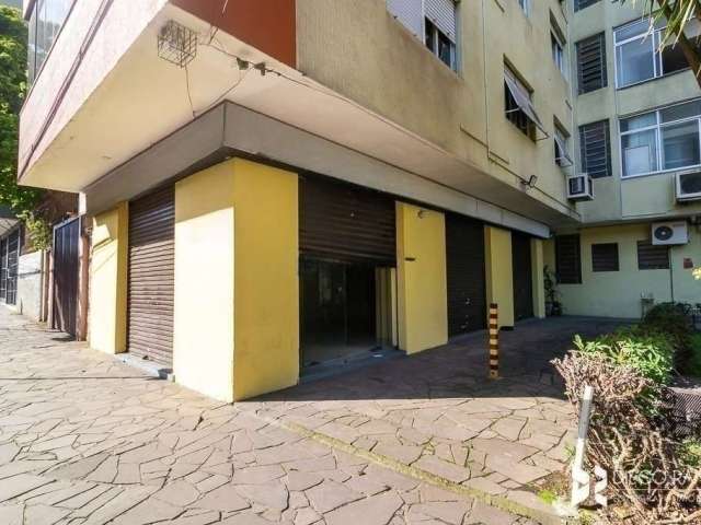 Loja com 74m², toda reformada com piso porcelanato, teto de gesso rebaixado, cozinha, pequeno deposito, cofre de parede, câmeras de segurança do condomínio. Tem 03 enormes vitrines com vidro 10 mm bli