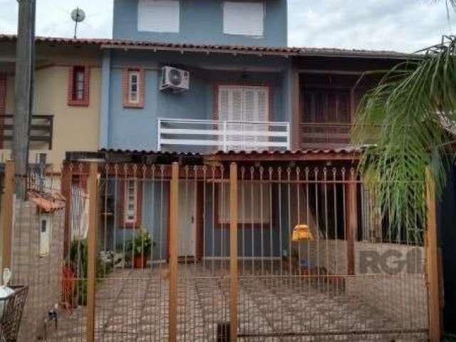 Excelente casa composta por 4 dormitórios, lavabo, área de serviço coberta, quiosque, dormitório de casal com sacada, ampla cozinha e sala, garagem coberta, grades e portão eletronico, banheiro no seg