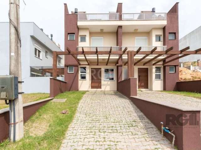 Casa triplex para venda no bairro Hípica, com aproximadamente 176m² de área privativa, piso porcelanato, 03 dormitórios sendo 01 suíte e espera para banheira de hidromassagem, 04 banheiros, living de 