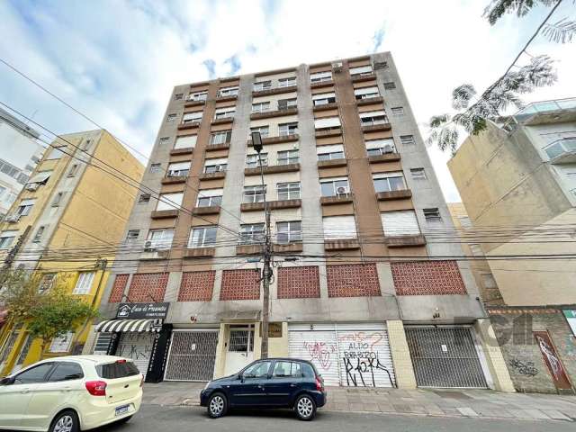 Apartamento de um dormitório na rua Washington Luiz, Centro Histórico de Porto Alegre.  &lt;BR&gt;Apartamento desocupado, próximo da UERGS, no centro Histórico, imediações do Gasômetro e orla do Guaíb