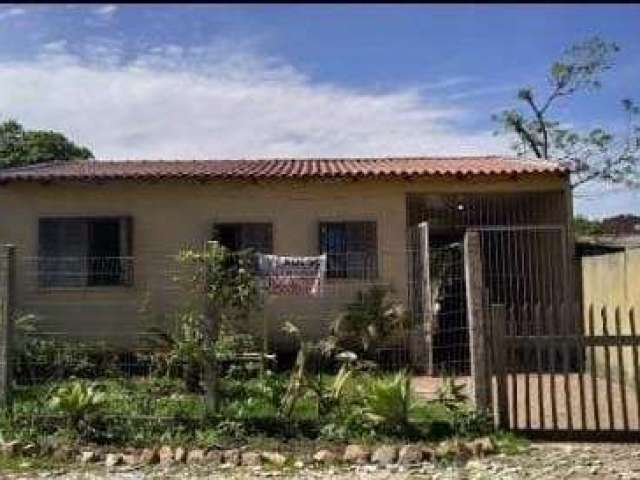 Casa no bairro Lageado, em terreno 10x30, escriturado, sala, cozinha, 2 dormitórios, banheiro social e vagas de garagem, pátio todo murado, bem seguro. Estuda entrada e caminhão no negocio ou troca po