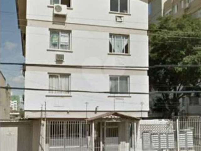 Lindo Apartamento no terceiro andar é de 01 dormitório , piso porcelanato , sala,cozinha banho reformados, condominio baixo , ensolarado, em frente a Carris , Carrefour , perto de tudo no bairro. venh