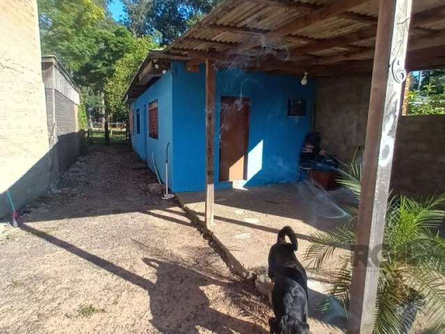 Vendo casa com 02 dormitórios, sala, cozinha, banheiro. &lt;BR&gt;Terreno 8x23 com espaço para carro.&lt;BR&gt;Casa muito bem localizada no Bairro Guajuviras, nas proximidades de mercados, escolas, po