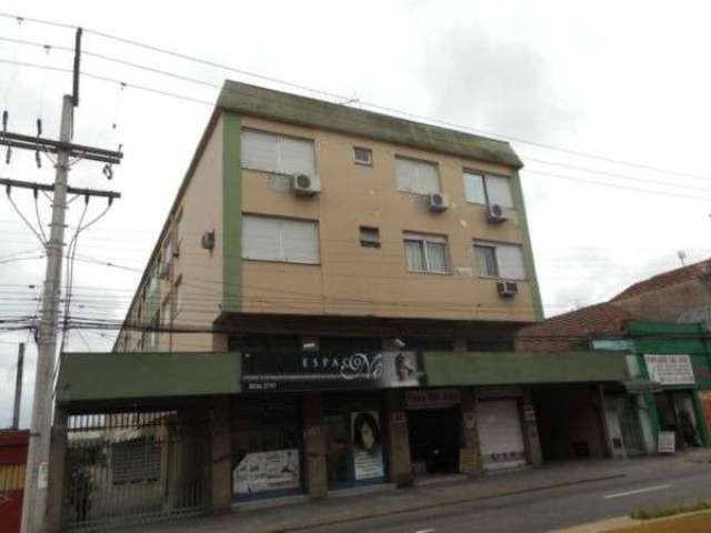 Apartamento de 2 dormitorios, sala, cozinha, banheiro social, area de servico, dependencia de empregada e wc empregada. primeiro andar, de fundos. 74m² de area privativa. localizado na benjamin consta