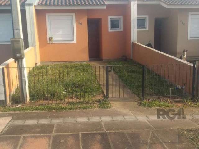 Casa no Loteamento Winter Park&lt;BR&gt;composta por 2 dormitórios, living estendido, banheiro e pátio nos fundos e frente.&lt;BR&gt;Portão com grade.&lt;BR&gt;Aceita financiamento! Agende sua visita