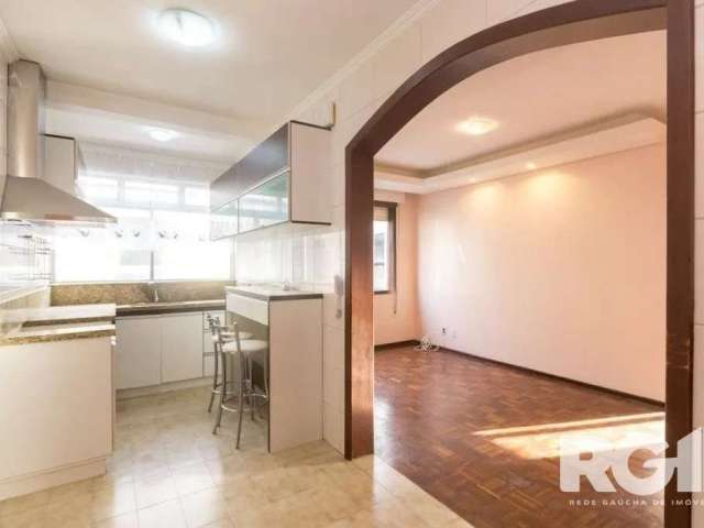 Apartamento de 65 m² de área privativa, composto por 2 dormitórios no bairro São João em Porto Alegre-RS. .&lt;BR&gt;Semi-mobiliado com excelente localização, próximo à Sogipa, Shopping Bourbon Assis 