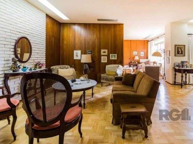 Apartamento de 3 dormitório localizado no bairro Moinhos De Vento em Porto Alegre/RS.&lt;BR&gt;&lt;BR&gt;O imóvel possui 3 dormitórios, sendo 1 suíte com banheira, e outro com closet, armários embutid