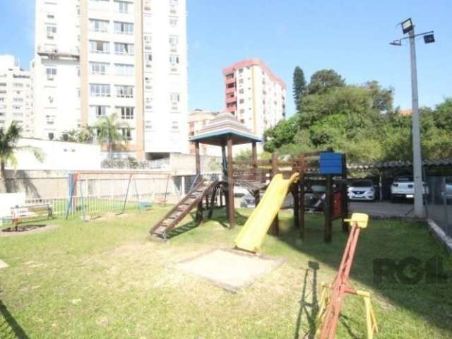 Vendo apartamento  com sacada aberta ,churrasqueira e vaga .Imóvel com 2 dormitórios ,living com 2 ambientes, banheiro social,cozinha americana,área de serviço com aquecedor de água.Localizado próximo