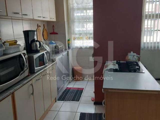 Vende apartamento com  02 dormitórios, de frente, andar alto, ampla cozinha com móveis planejados, living para 2 ambientes, sala de jantar e sala de estar. Edifício com 2 elevadores., bicicletário e z