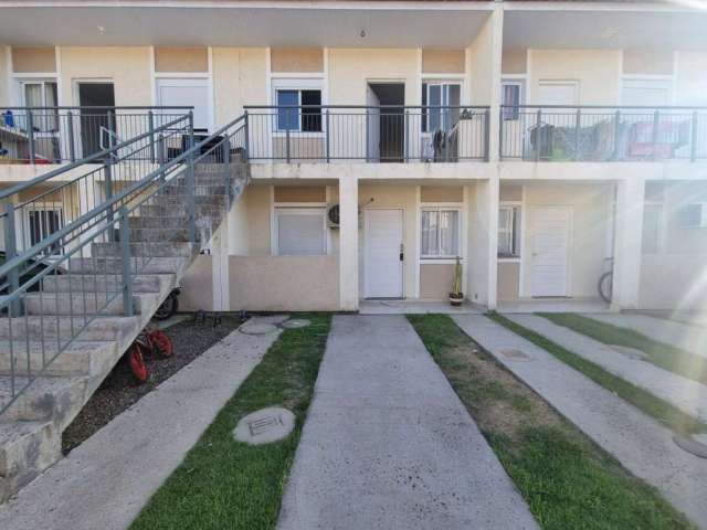 Lindo apartamento com 50m² privativos no condomínio Duo. Possui 02 dormitórios, living amplo integrado a cozinha, banheiro social, sacada e 01 vaga de garagem. Vista arborizada, condomínio com baixo c