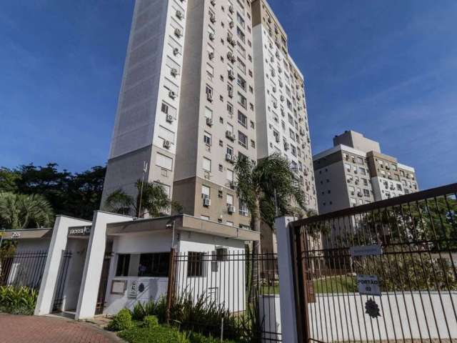 Apartamento semi mobiliado de 3 quartos (dormitórios) transformados em 2 dormitórios, suíte com closet, churrasqueira e 2 vagas de garagem (box duplo) no bairro Jardim Carvalho em Porto Alegre.&lt;BR&