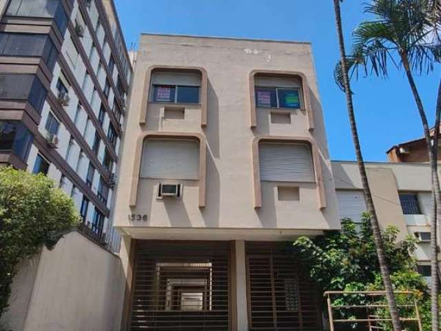 Descubra seu novo lar no Edifício Baía de Jaguanum, localizado na Avenida Coronel Lucas de Oliveira, em Petrópolis, Porto Alegre. Este apartamento de 1 dormitório oferece conforto e praticidade em uma