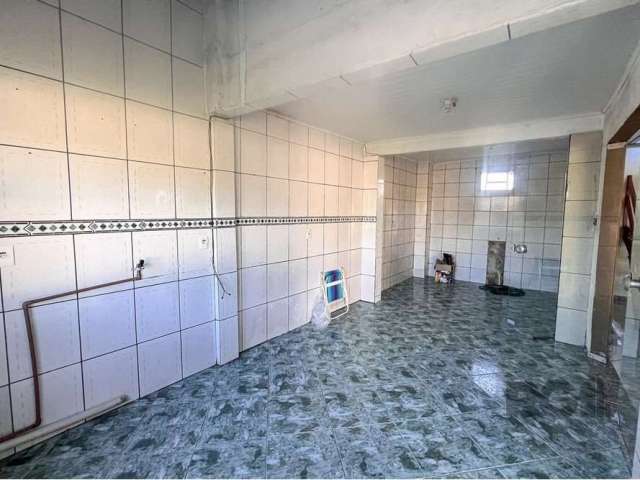 Ótima Oportunidade no Bairro Mathias Velho - Sobrado com Sala Comercial. Este excelente sobrado localizado no coração do bairro Mathias Velho oferece a combinação perfeita de moradia e oportunidade de