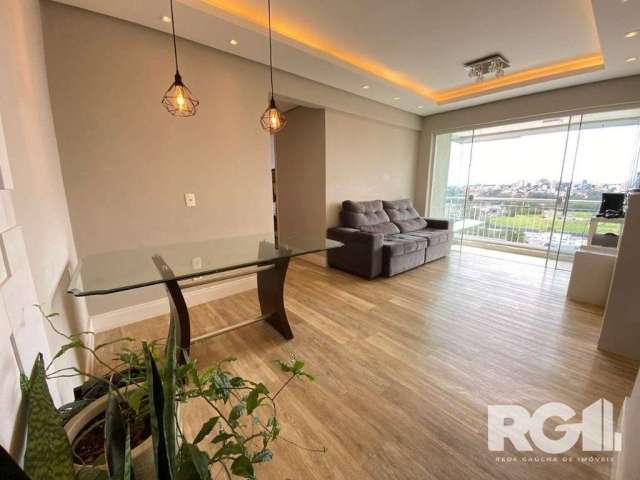 Apartamento de 80 m² com excelente localização e vista privilegiada. Situado em andar alto, oferece sol da manhã, boa iluminação e ventilação natural. Conta com 3 dormitórios, 2 banheiros e está semi-