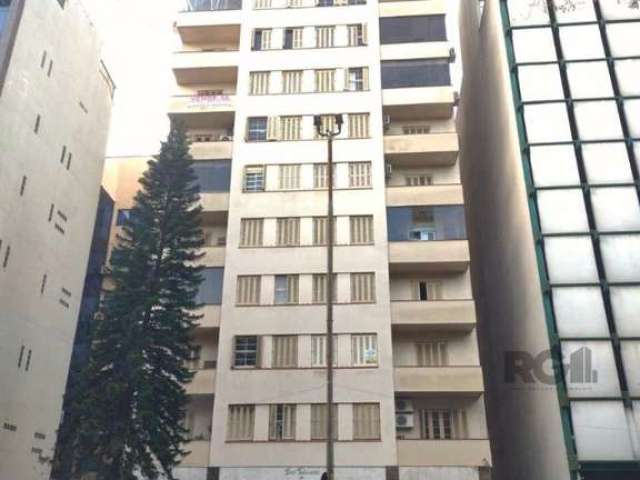 OPORTUNIDADE NO CENTRO HISTÓRICO !!!&lt;BR&gt;&lt;BR&gt;Excelente apartamento com 136m², andar alto, 3 dormitórios sendo 1 com sacada de frente, vista, living para 3 ambientes, banheiro social com ban