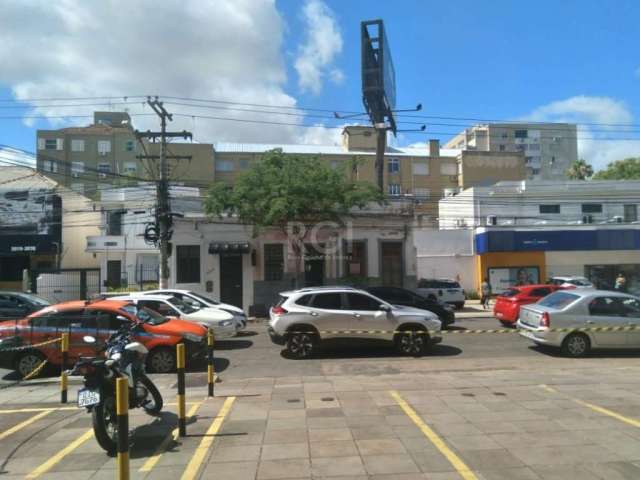 CASA COMERCIAL EM AV. DE GRANDE FLUXO JUNTO AO SEXTO TABELIONATO, LOCALIZAÇÃO IDIEAL   PARA MONTAR COMÉRCIOS DIVERSIFICADOS, CAFÉS, LOJA DE BAZAR, FRUTEIRA, PAPELARIA. atualmente está LOCADA