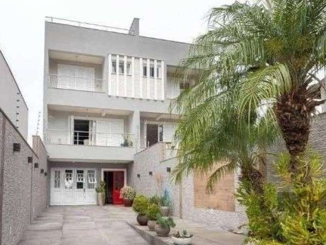 Casa com 4 dormitórios e 3 vagas no bairro Jardim Itú em Porto Alegre com 397m².&lt;BR&gt;Excelente sobrado semi-mobiliado de 4 dormitórios, sendo 2 suítes com hidro, living 2 ambientes com sacada, co