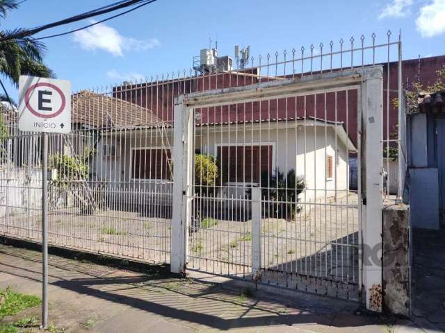 Casa 3 dormitórios que pode ser usada como residencial ou comercial a poucos metros da Wenceslau, amplo pátio