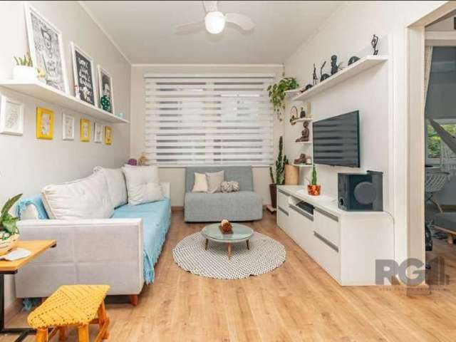 Apartamento totalmente reformulado, localizado no vibrante bairro de Petrópolis. Com seus 3 quartos espaçosos e arejados, este refúgio urbano oferece uma combinação perfeita de conforto e modernidade.