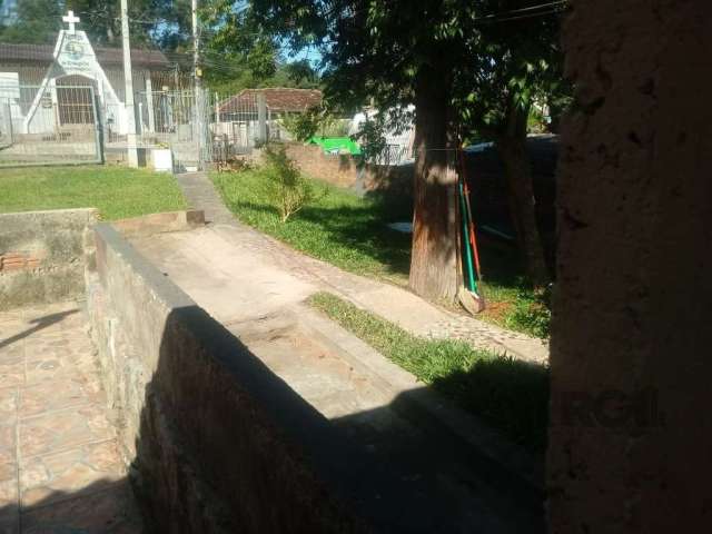 Terreno com 3 casas no bairro Nonoai, Porto Alegre/RS &lt;BR&gt; &lt;BR&gt;Este terreno de 567,92m² apresenta três casas independentes, cada uma com um dormitório, sala de estar, cozinha e banheiro, s