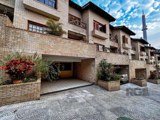 Casa em condominio, semi-mobiada, &lt;BR&gt;Primeiro piso, garagem para dois carros, espaço fechado que pode ser uma sala, escritório ou um outro dormitório. &lt;BR&gt;&lt;BR&gt;Segundo piso, living p