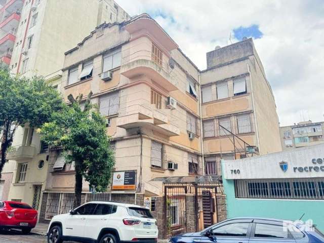 Apartamento de 2 dormitórios, suíte/lavabo, banheiro social com ventilação direta, sala, cozinha e área de serviço separada.