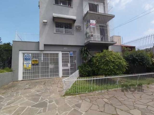 Excelente apartamento no bairro cristal, apartamento impecável de 2 dormitórios, sendo 1 com sacada, amplo living estar/jantar com ventilação cruzada, ótima posição solar da manhã e tarde, cozinha com