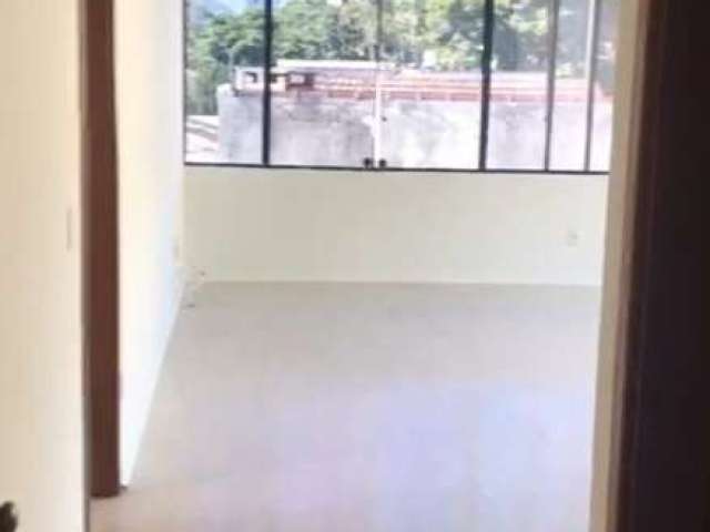 Apartamento à venda no bairro Passo da Areia | Imóvel com 3 dormitórios, sendo 1 suite, sala, cozinha e 2 banheiros no total. Conta com 1 vaga de garagem. Em ótima localização, próximo a pontos de int