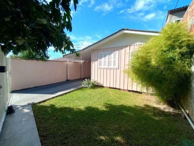 Casa mista a venda em Canoas, bairro Central Park. O imóvel conta com 1 amplo dormitório que pode ser transformado em dois, sala, cozinha, banheiro grande com box de vidro, lavanderia fechada, garagem