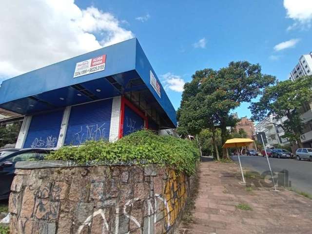 Loja comercial no Bairro Petrópolis,  localizada na Av. Lucas de Oliveira com Dona Eugênia.  Loja com aproximadamente 377m², ampla, com ampla vitrine em toda sua extensão, rua movimentada, com intenso