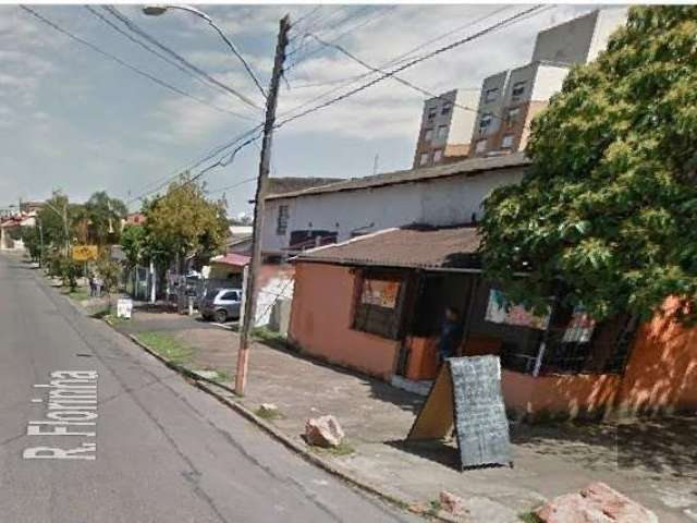 TERRENO  de esquina (Dona Zulmira com Florinha), plano, medidindo 725,67 m², possui um pavilhão de 200m² antigo e uma casa mista.&lt;BR&gt;Excelente ponto comercial  no bairro  localizado entre as Ave