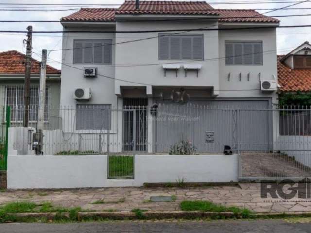 Casa de 5 dormitorios a venda no bairro Cristo Redentor.&lt;BR&gt;Casa residencial com 5 dormitórios, sendo 1 suite no bairro Cristo Redentor.&lt;BR&gt;Imovel com 300m² de área privativa, de frente, p