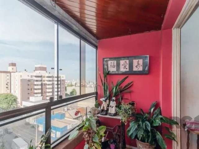 Boletto Imóveis  vende apartamento de 3 dormitórios, sendo 1 suíte e 1 vaga no Bairro Petrópolis. Apartamento amplo, living para 2 ambientes e sacada, cozinha com área de serviço separada, banho socia