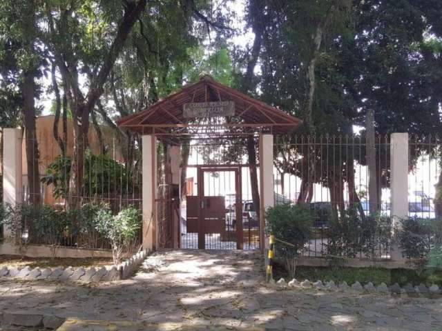 Aluga-se casa com um dormitório, sala, cozinha e dois banheiros (sendo um com box de acrílico). A casa conta ainda com banheiro social, área de serviço e piso cerâmico. Possui churrasqueira, é totalme