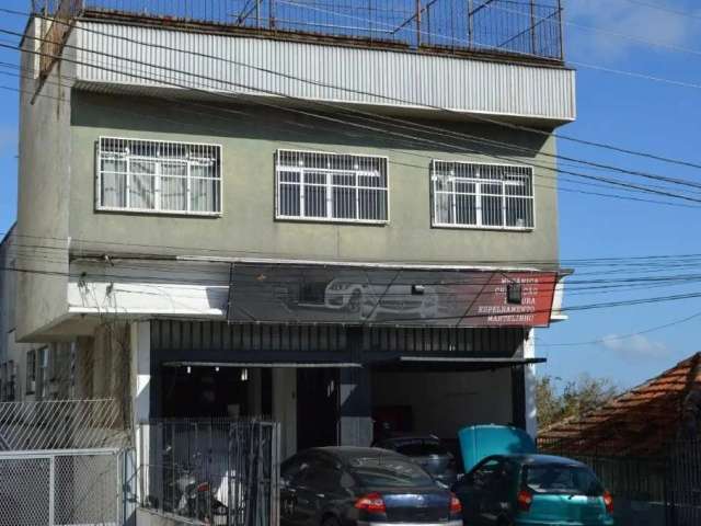 Prédio misto à venda no bairro Aparício Borges&lt;BR&gt;Imóvel composto por: 3 apartamentos, 4 dormitórios, 2 banheiros, living, cozinha, churrasqueira, copa, lavanderia e terraço, 2 quartos, living, 