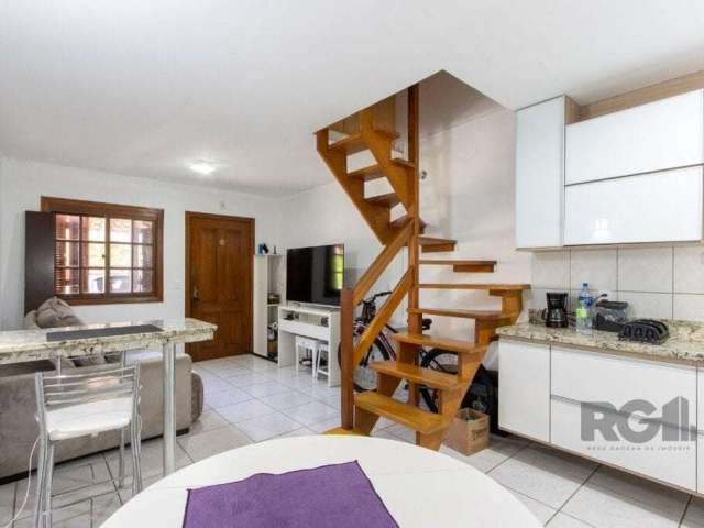 OPORTUNIDADE: Totalmente mobiliada, com geladeira, cooktop, mesa com 2 cadeiras, rack, sofa, lavasec,. Descubra sua nova casa no aconchegante, casa em condomínio para quem busca um ambiente seguro e t