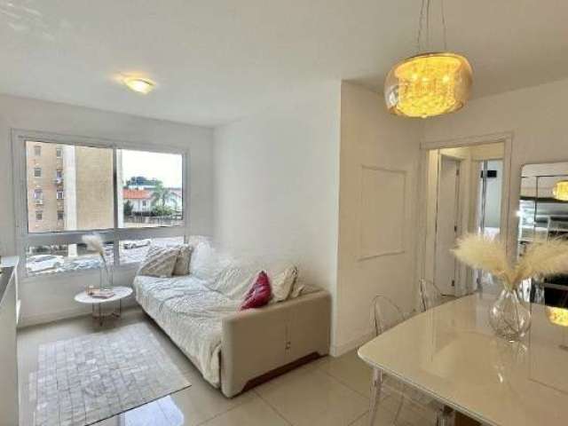 Excelente apartamento 2 dormitórios, sendo 1 suíte. Com planta de 68 m² pronto para morar. O living é bem iluminado e confortável, integrado a cozinha americana já com móveis planejados e churrasqueir