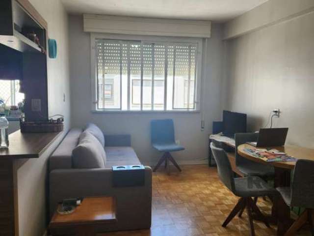 Apartamento impecável em localização privilegiada, situado em frente ao Zaffari da Avenida Cristóvão Colombo. Este imóvel reformado oferece um ambiente moderno e funcional, com 1 dormitório e móveis s