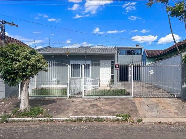 Seja bem vindo à essa belíssima no Bairro São José! Oportunidade para moradia e investimento. Com terreno de 363m², nas dimensões de 11x33, esse excelente espaço está localizado na Rua João Pessoa pró