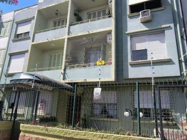 Alugo Apartamento 03 dormitórios Garden no Bairro Floreta em Porto Alegre. Amplo térreo com piso em parquet. Localizado junto ao Colégio Marista São Pedro, rua Santa Rita e Av. Cristóvão Colombo.